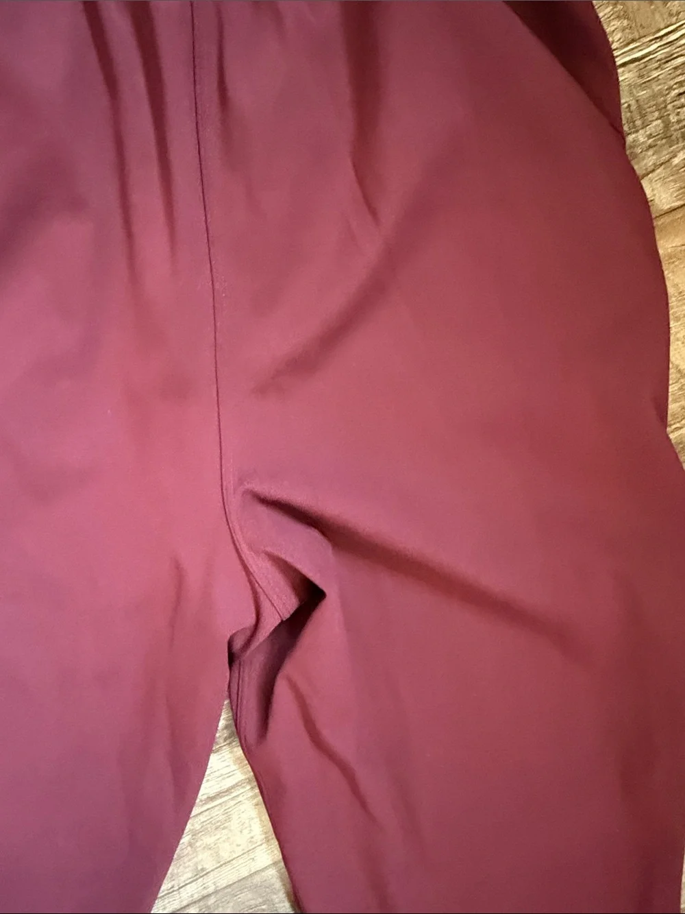Lululemon athletica Women’s Burgundy Drawstring Joggers Sz 4- very nice cond.